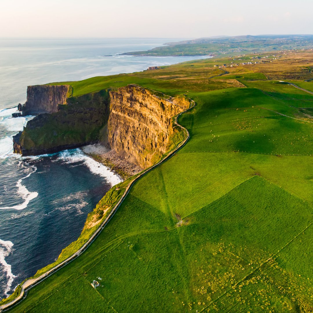 wheredreamslead's tweet photo. Éire go Brách!  Ireland is a treat for the senses and we can't wait to go back!  🇮🇪  #ireland #stpatricksday #dreamingoftravel 

https://t.co/uErLUVr82z https://t.co/6zaSkR3OWj