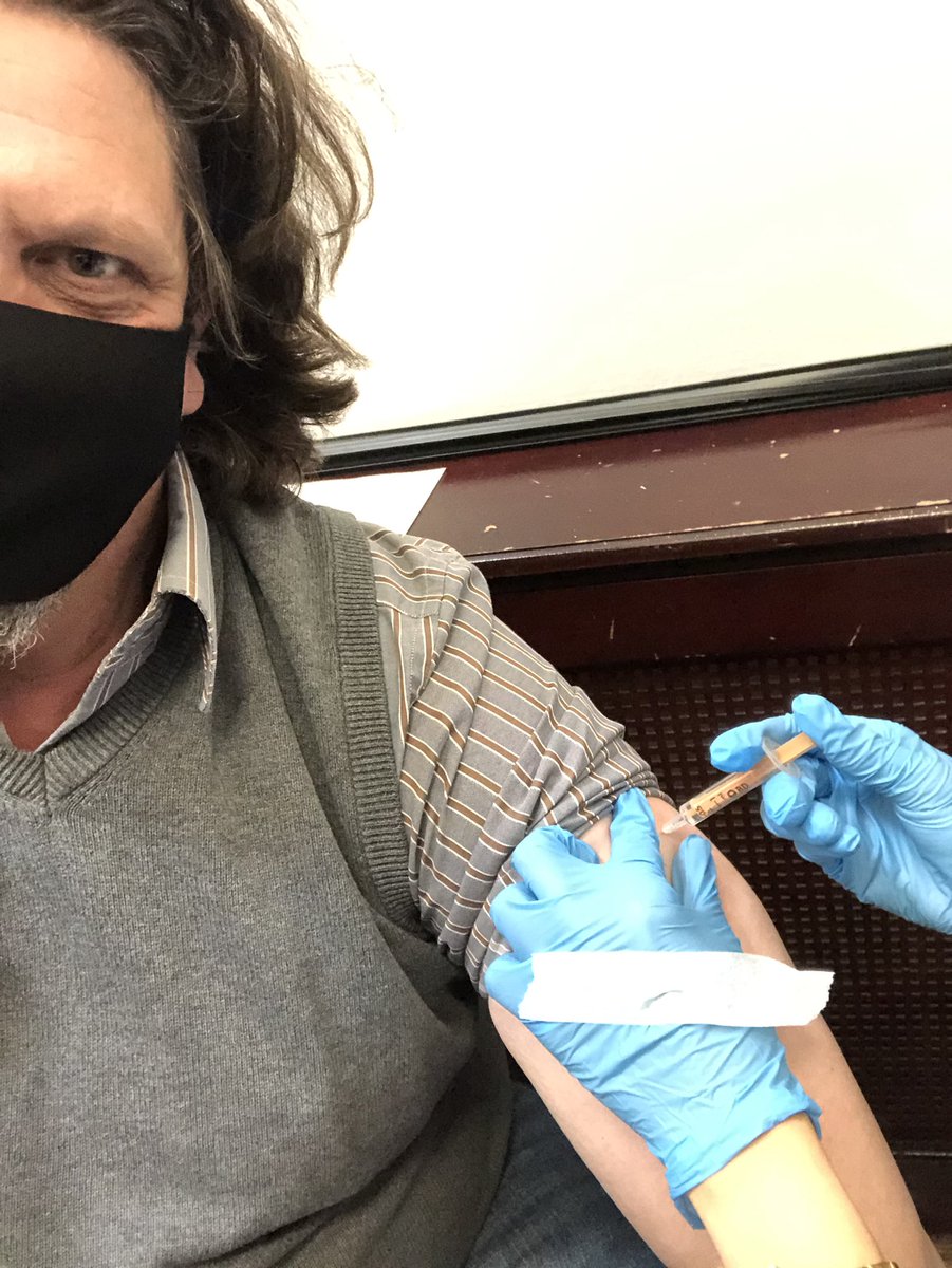 jayrayner1's tweet photo. Obligatory vaccine pic. Delighted to say I had the AstraZeneca ‘Oxford’ vaccine. https://t.co/jDH8ZLFUSD