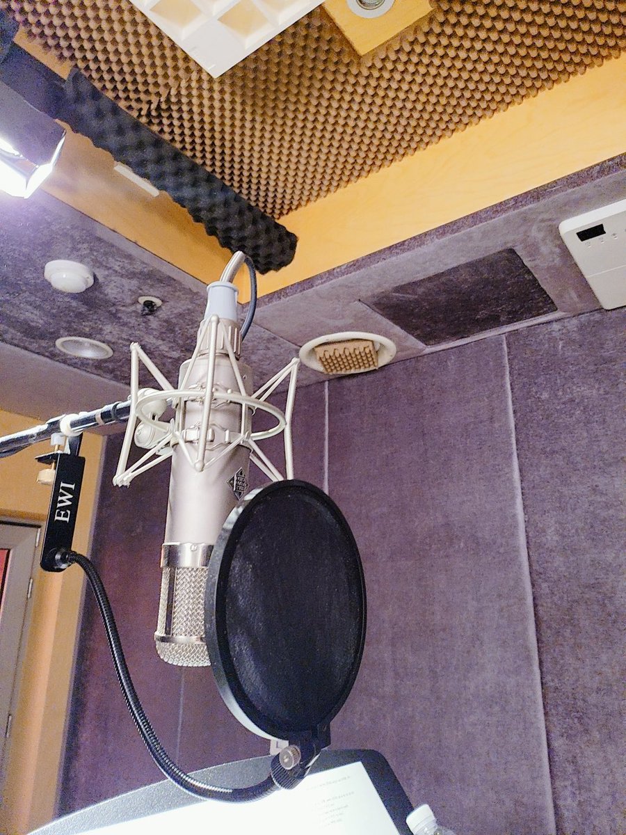 kokokbop's tweet photo. CHANYEOL SENT THIS PHOTO AND  IT’S THE SAME STUDIO WITH JONGDAE AND JUNMYEON 🤲🏻 https://t.co/Zf7L5pkgbP
