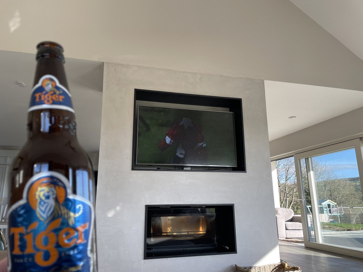 Go on #TigerRoll legend. Pity he isn’t running Grand National on that form and going for 3 nationals in a row. #Cheltenham #HorseRacing #StPatricksDay