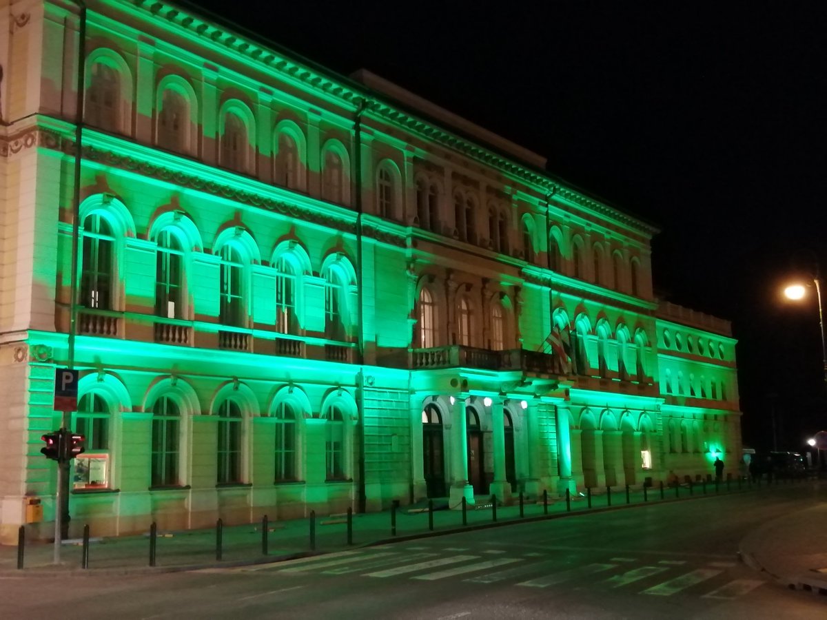 Varaždinsko kazalište u zelenom u čast sv. Patrika i prijatelja iz Irske.  @IrlEmbaCroatia  #GlobalGreening