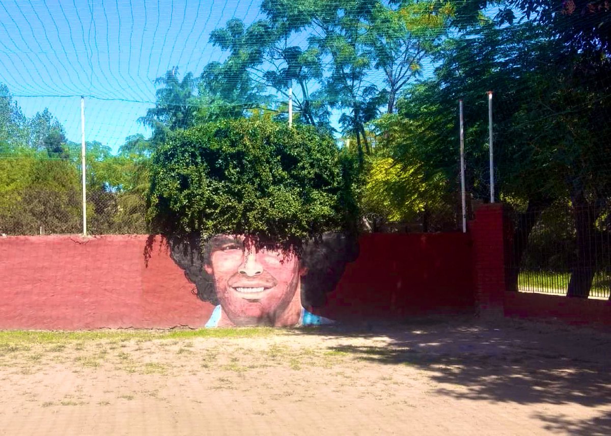 Creatief met graffiti. 
#Maradona #D10S #Napoli