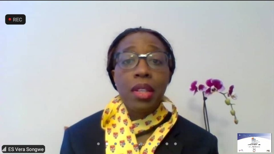 ECA_OFFICIAL's tweet photo. Nous pouvons faire encore mieux en renforçant l’investissement dans les #TIC de manière à parvenir à une #AfriqueNumérique, où l’accès à Internet serait moins coûteux, plus accessible, et où l’ère numérique permettrait de réduire l’écart entre les sexes. @SongweVera #COM2021 https://t.co/nVXww9qliB