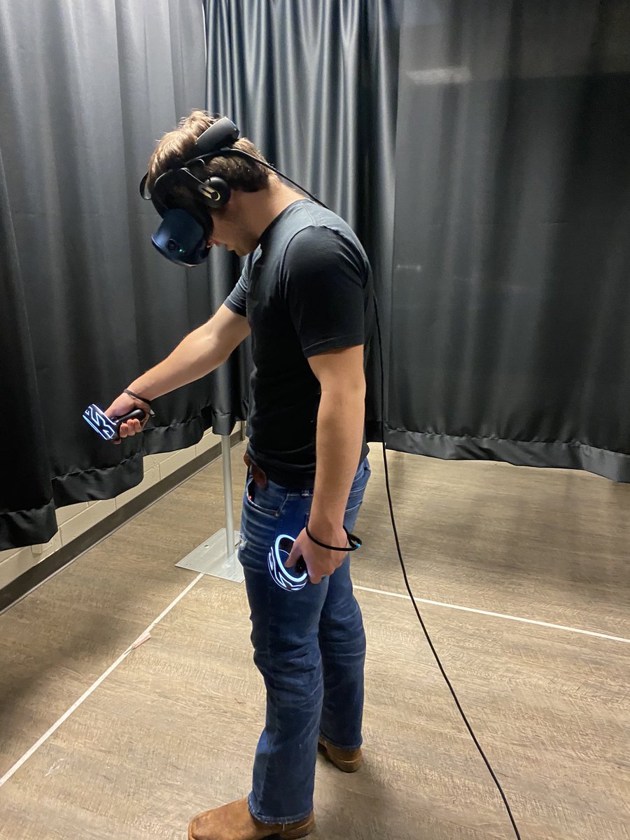 DawsonCulinary's tweet photo. Culinary 1 students using the VIrtual Reality Lab to prepare food in a kitchen.  Their task is to make pancakes. https://t.co/X9LIfWQAgd