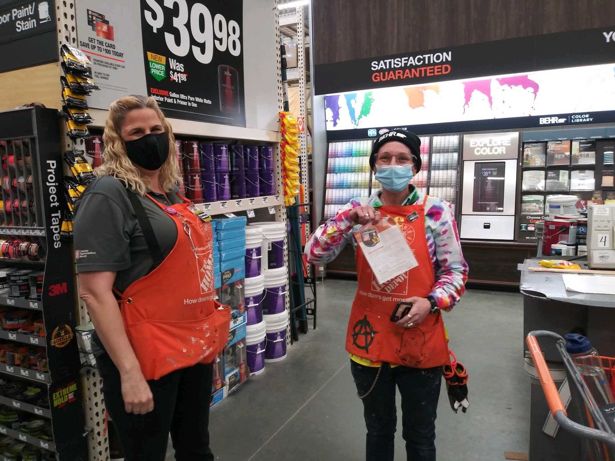 DeeNice64146319's tweet photo. I wanted to show Dee how much I appreciate her taking care of her fellow associates when we had sick calls.  Dee is an asset to the paint department. Way to go! #8987 @Crippen1026 @GreenmanJen @HDScottatWork @watkinsh89 @DavidSalyer8987 @BonnieD24DH8987 @Billlay8987 @RxPearl81 https://t.co/3em3rPPCTE