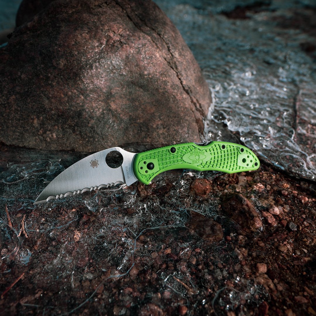 SpydercoKnives's tweet photo. Who else is adding some green to their EDC rotation today? #stpatricksday #spyderco #spydercoknives #saltseries #salt2 #wharncliffe #lc200n https://t.co/RZ2S9dVTvR