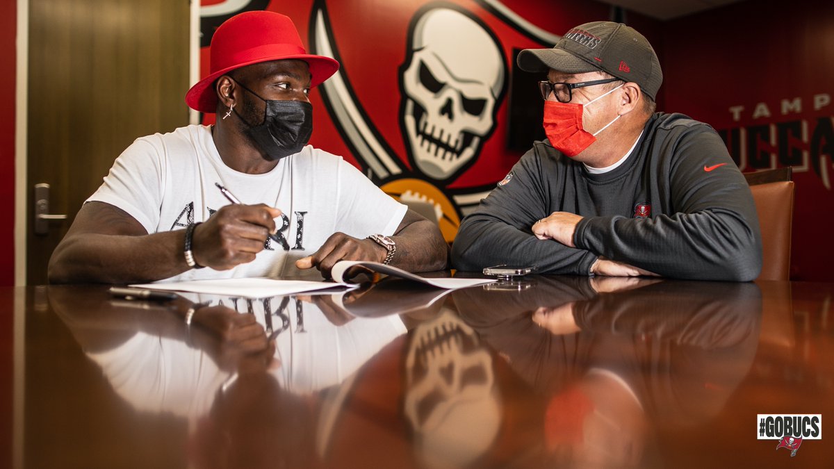 Buccaneers's tweet photo. Done deal ✍️ https://t.co/63TIgx7etd