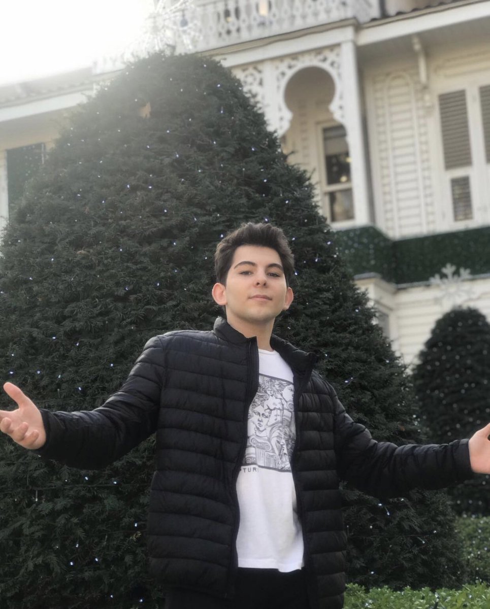 _Berraa__'s tweet photo. #freeozqundeniz POSTU BEĞENMEYEN ERMENİ DEDİĞİ İÇİN İÇERİ ALDILAR ÖZGÜNÜ🥺 https://t.co/YiE2bkrVcs