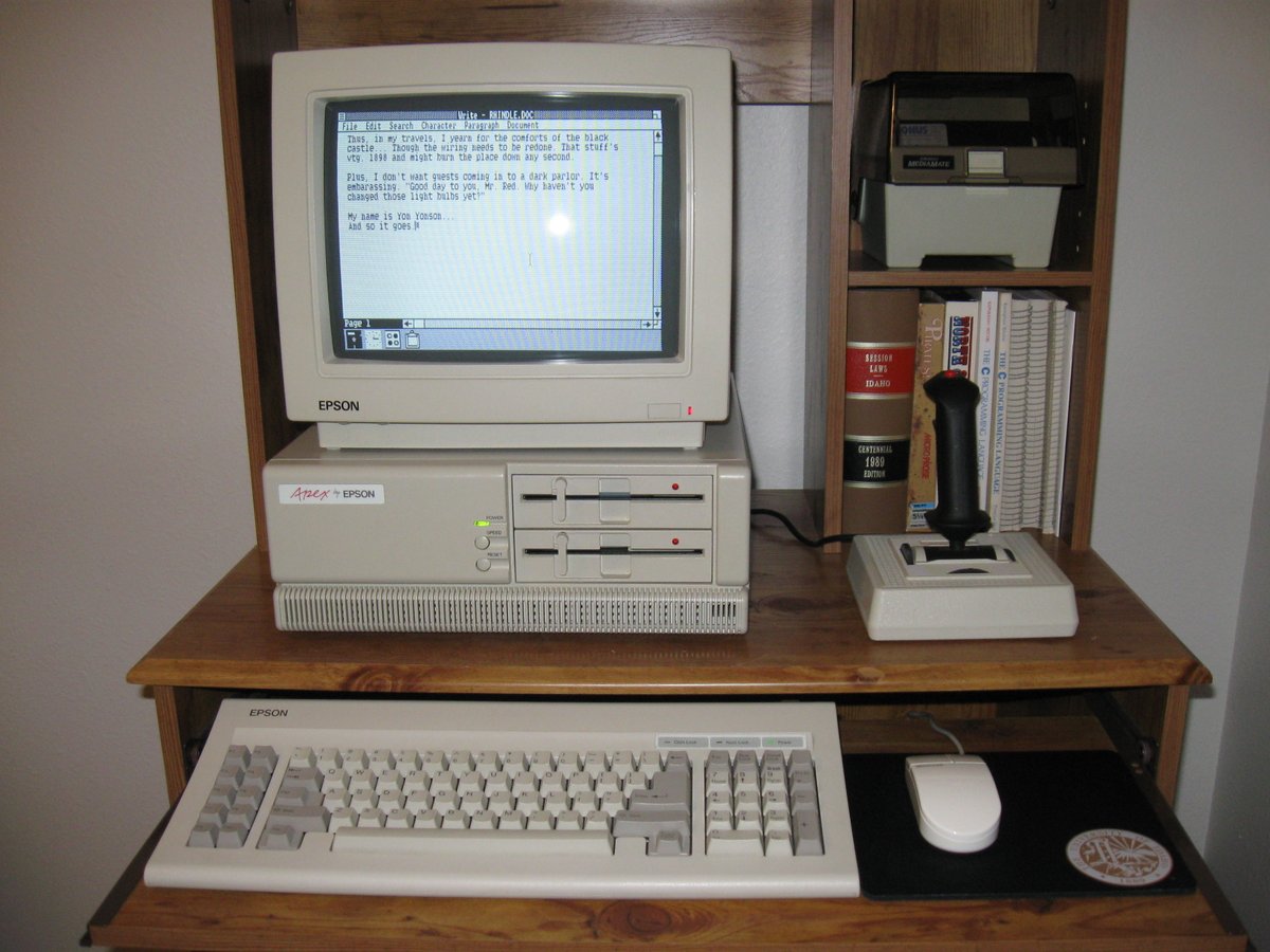 marcohernandez's tweet image. I Googled a photo of my first computer (Epson Apex circa 1988) and I found a good one (photo credits: atariage.com/forums/blogs/e…)

Two 5 1/4" FDD and no HDD! My dad got me the upgrade to a whooping 20 MB hard drive later. #myfirstpc