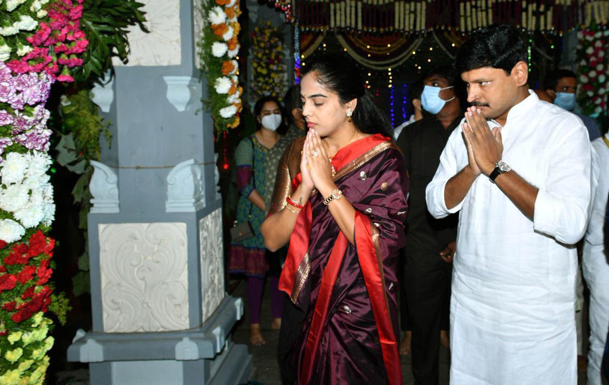 SantoshKumarBRS's tweet image. Had an opportunity to be a part of the divine Brahmotsavam celebrations at Jubilee Hills Sri Venkateshwara Swamy vari Temple along with my wife. Prayed for the unparalleled development of the state under the able leadership of visionary CM Sri KCR sir. 🙏
