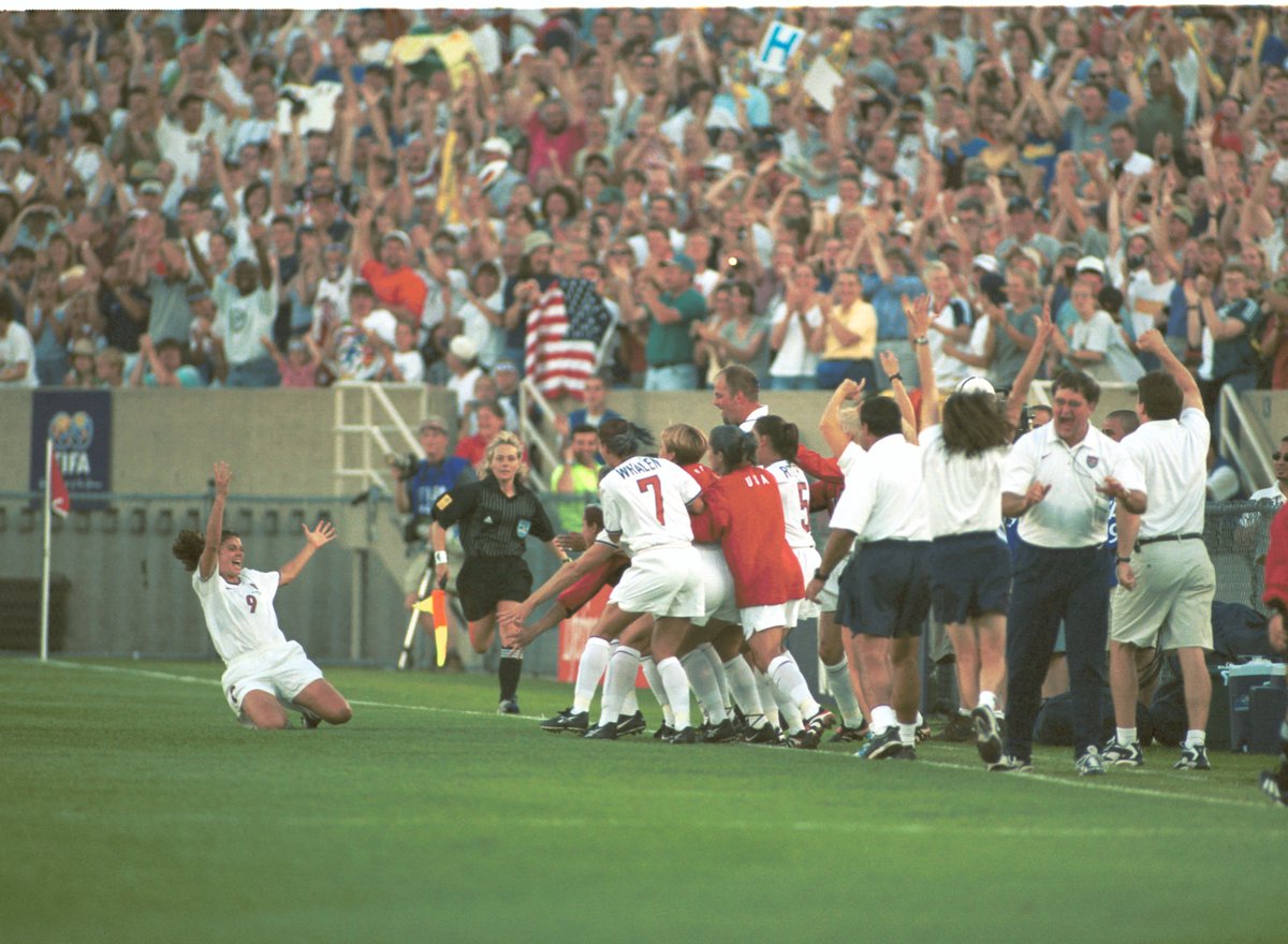 USWNT's tweet photo. Living legend 🐐⚽️🏆 
Happy Birthday @MiaHamm! https://t.co/vrGBBqvEBp