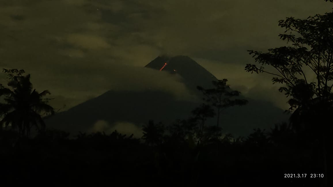 TRCBPBDDIY's tweet photo. Laporan #RondaMerapi malam ini Rebo Pahing 17/03 terpantau mandali via P27 @gustoder sektor barat. 🙏👨🚒🇲🇨 https://t.co/JfbUNjL3oX