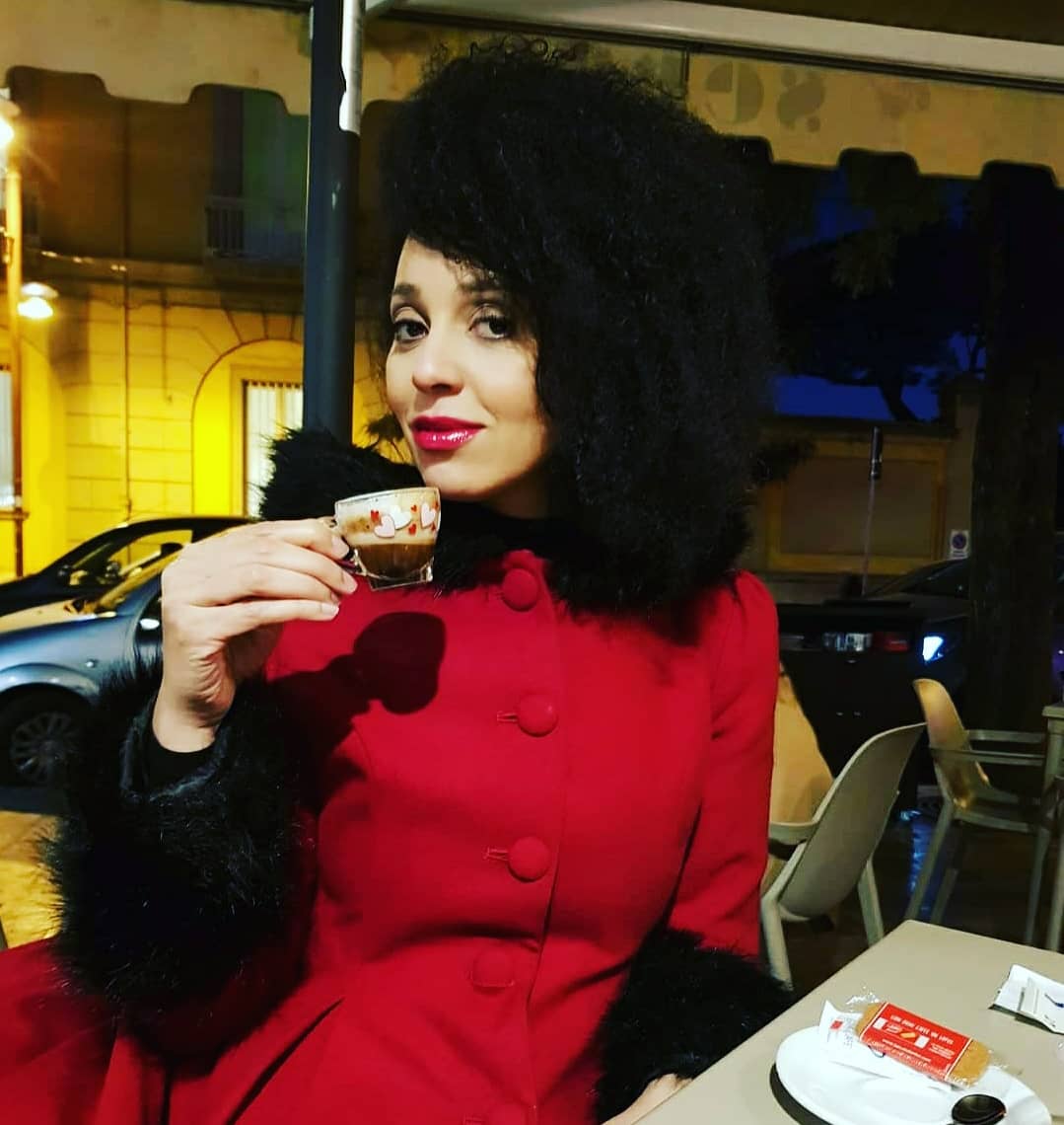 SusannaFataki82's tweet photo. Different looks of me ๐
#differentlooks #differentversionsofme #makeup #beauty #ilovemakeup #afrohairstyle #afrohairwoman #playwithyourlooks #styles #mylook #mylookiswow #mylookismissy #ilovemylook #yourlookisimportant #likeyourself https://t.co/1qdzjdb3b5