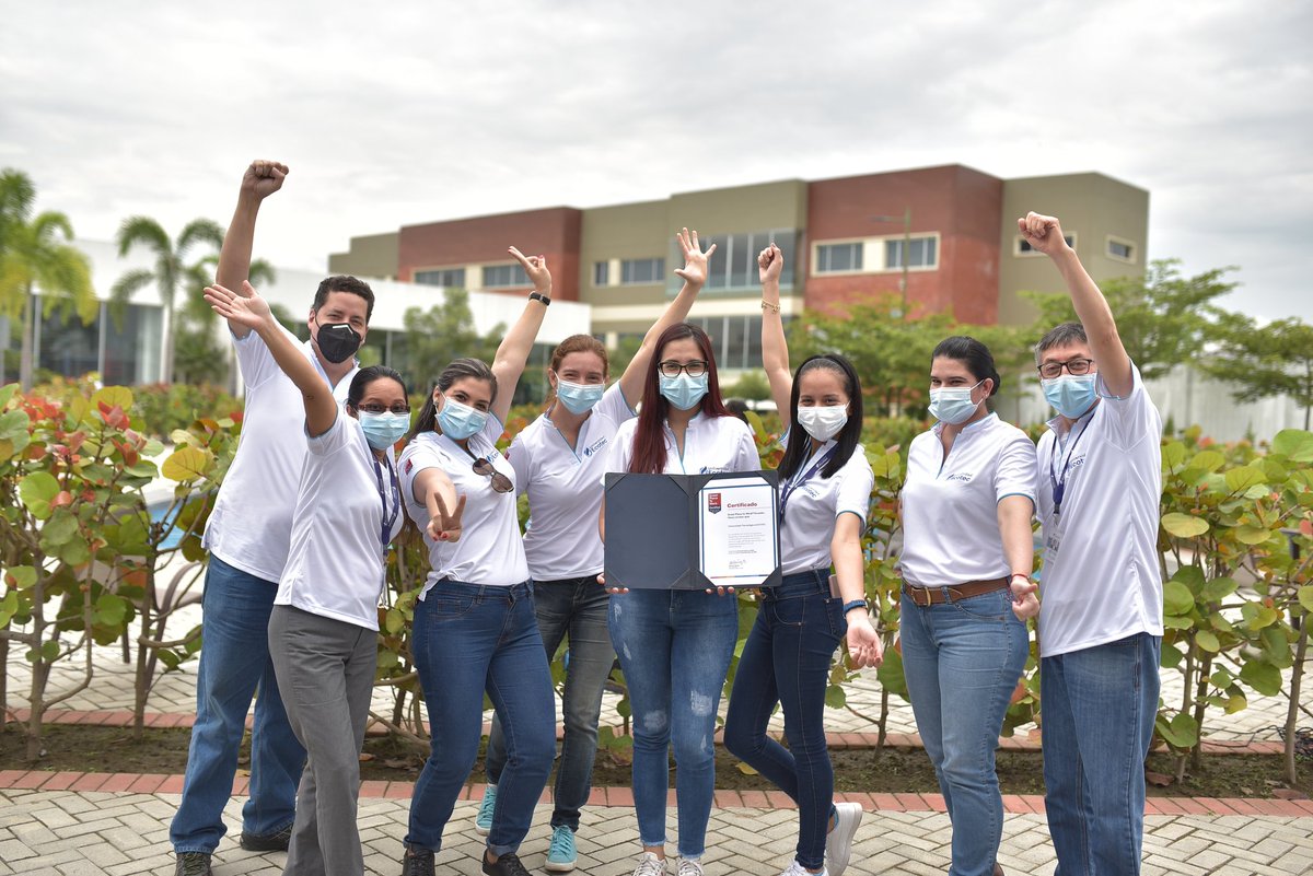 En ECOTEC nos gusta que todo nuestro equipo sea parte de lo que hacemos. Por eso, con una actividad integradora recibimos la gran noticia de convertirnos en el primer centro educativo del Ecuador con certificación @GPTW_EC que avala nuestro trabajo inteligente y de corazón. 💙