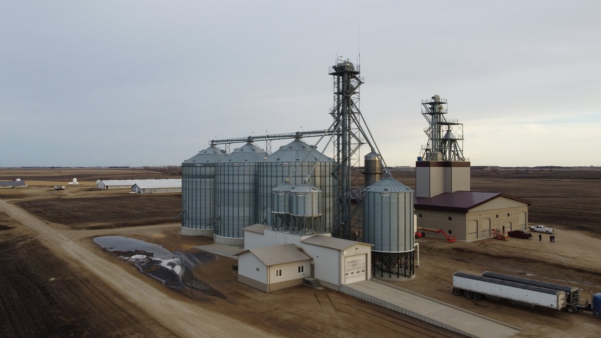 EasyAutoInc's tweet image. EAI designed and built the control panels as well as motor starter panels for this site to provide a customized integrated solution.  

#easyautomation #facilitycontrols #feedmillcontrols #feedmillautomation #batchingtechnology  #motorstarterpanels