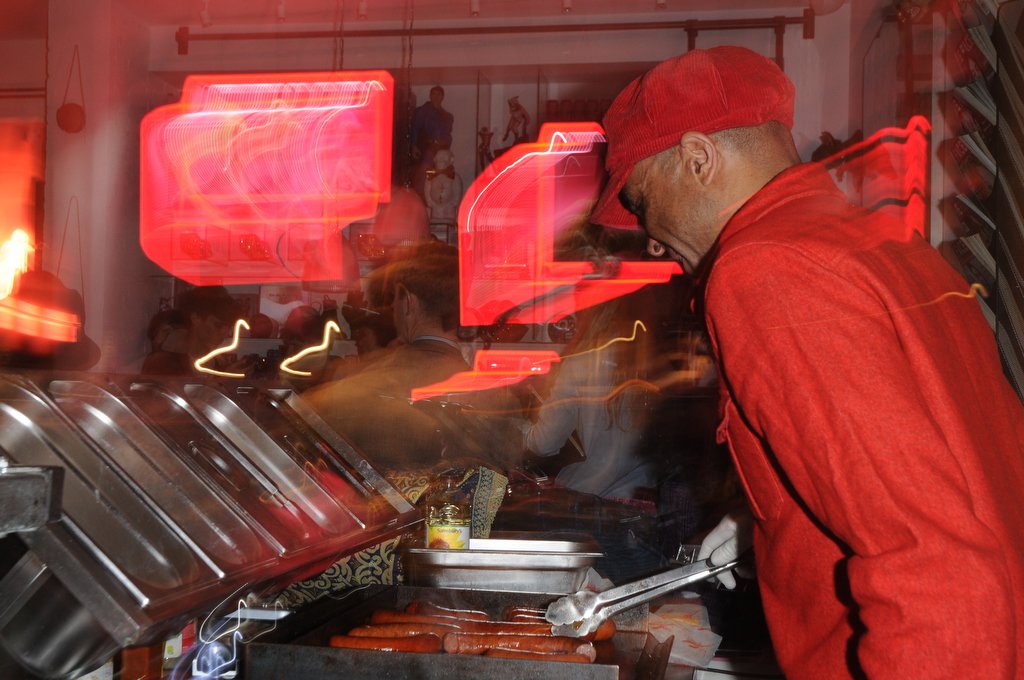 BigAppleHotDogs's tweet photo. Haven't seen this pic for ages.
It's from 2011, at The Village Bicycle in Notting Hill.
It was one of my first catering gigs, so I'm still relatively young and red behind the ears!
#TheBAHDoldDays https://t.co/OHIrlWSqir