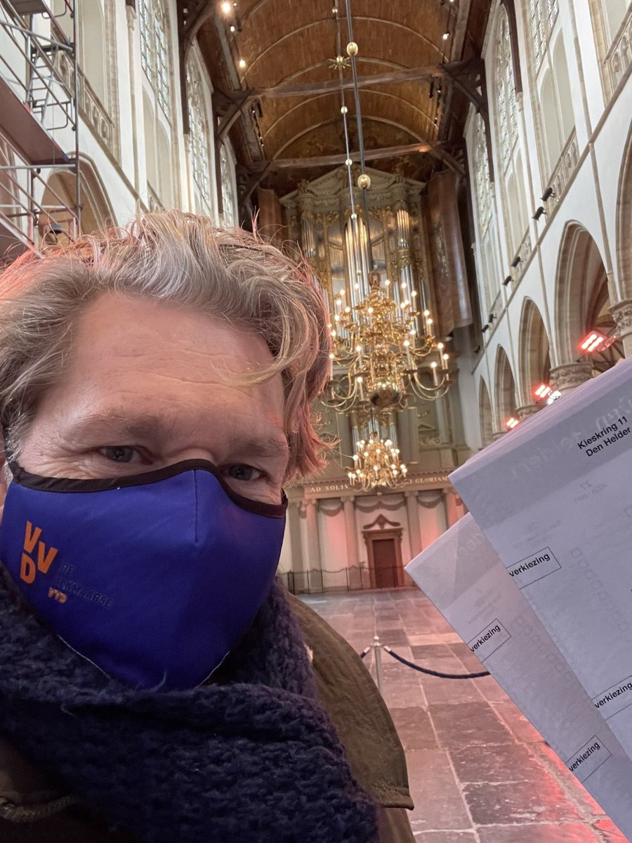 VVD's tweet photo. Nog ruim 3 uur voor de stembussen sluiten. Ga stemmen! 

Doe mee. Samen naar de eindstreep.

#Verkiezingen2021 #TK2021 https://t.co/pQCe6WR64d