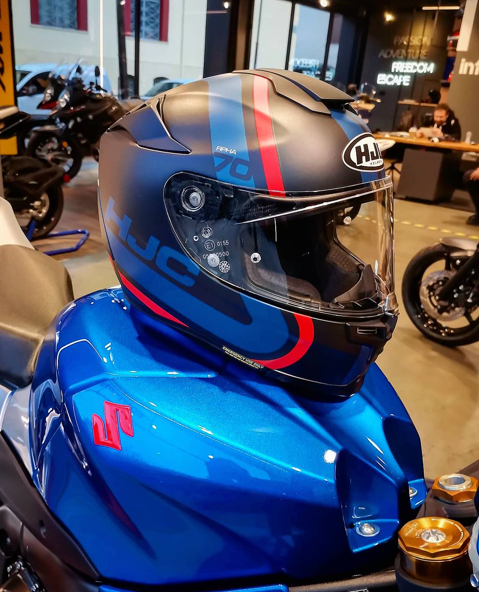 CafeRacerCultgr's tweet photo. We brake the rules
#suzukikatana #hjchelmets #rpha70 #coloriposto https://t.co/inb7UQb4i2