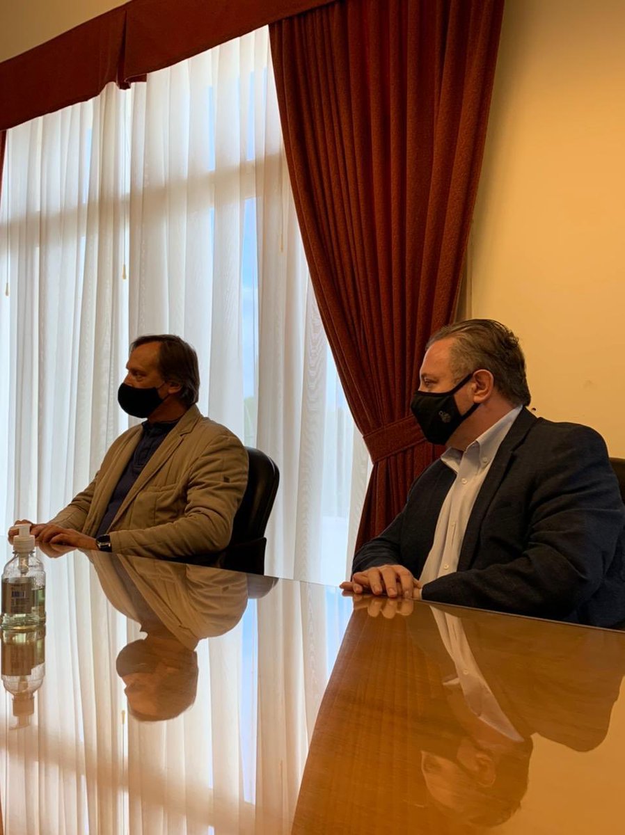 jdutto68's tweet photo. Se vienen nuevos proyectos articulados entre la @unc_cordoba y el @gobdecordoba para impulsar el desarrollo de la agroindustria y generar nuevas fuentes de empleo. Una propuesta que articulamos con #HugoJuri @accastelloedu y @ConreroJuan para abrir nuevas puertas de vinculación. https://t.co/57ZVoYAHvg