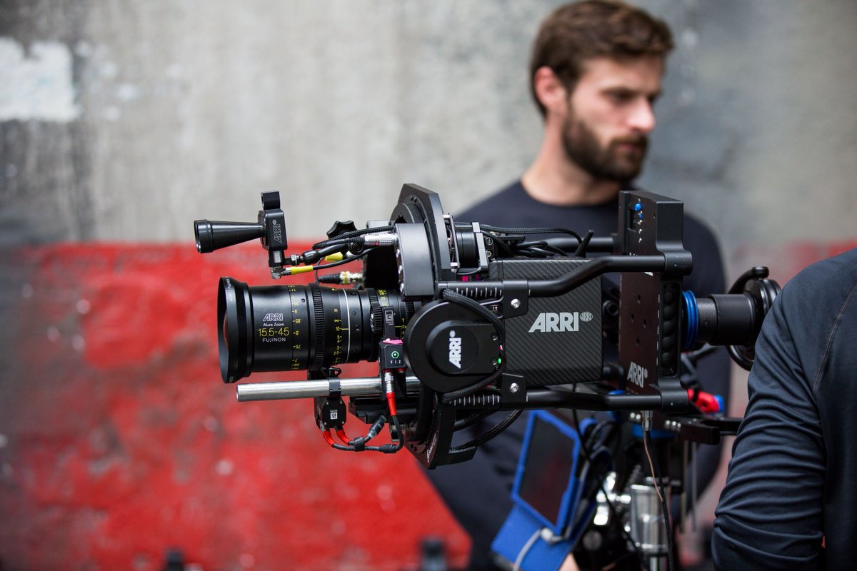 DeveshMode's tweet photo. Successful live testing of #5G mobile technology, top football matches in #UHD #HDR, brilliant features such as “Recap” – today at 9pm, when Bayern plays Lazio, we’ll be using for the first time the ARRI ALEXA Mini camera, bringing a real touch of Hollywood to sports. #LifeAtSky https://t.co/fXeVG7GSsd