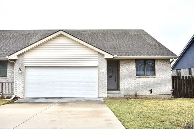 CWRealtyInc's tweet photo. Great floorplan, finished walk-out basement, and a great location. What else do you need? See this one today!

Listing provided by Countrywide Realty, Inc.
#weselltopeka #realestate #topekaks
https://t.co/Jo44xmeorX https://t.co/rtdMDqWaWv