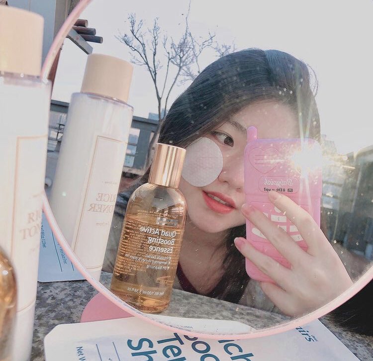 irisupdatess's tweet photo. iris instagram post updated 170321
caption; we r gonna kindly ignore my dark circles :)
#teamwidhtrend #chooseyourtrend #teamoily #teamdry #teamsensitive
#iris #아이리스 @cherryberryiris https://t.co/DgZJi03TSU
