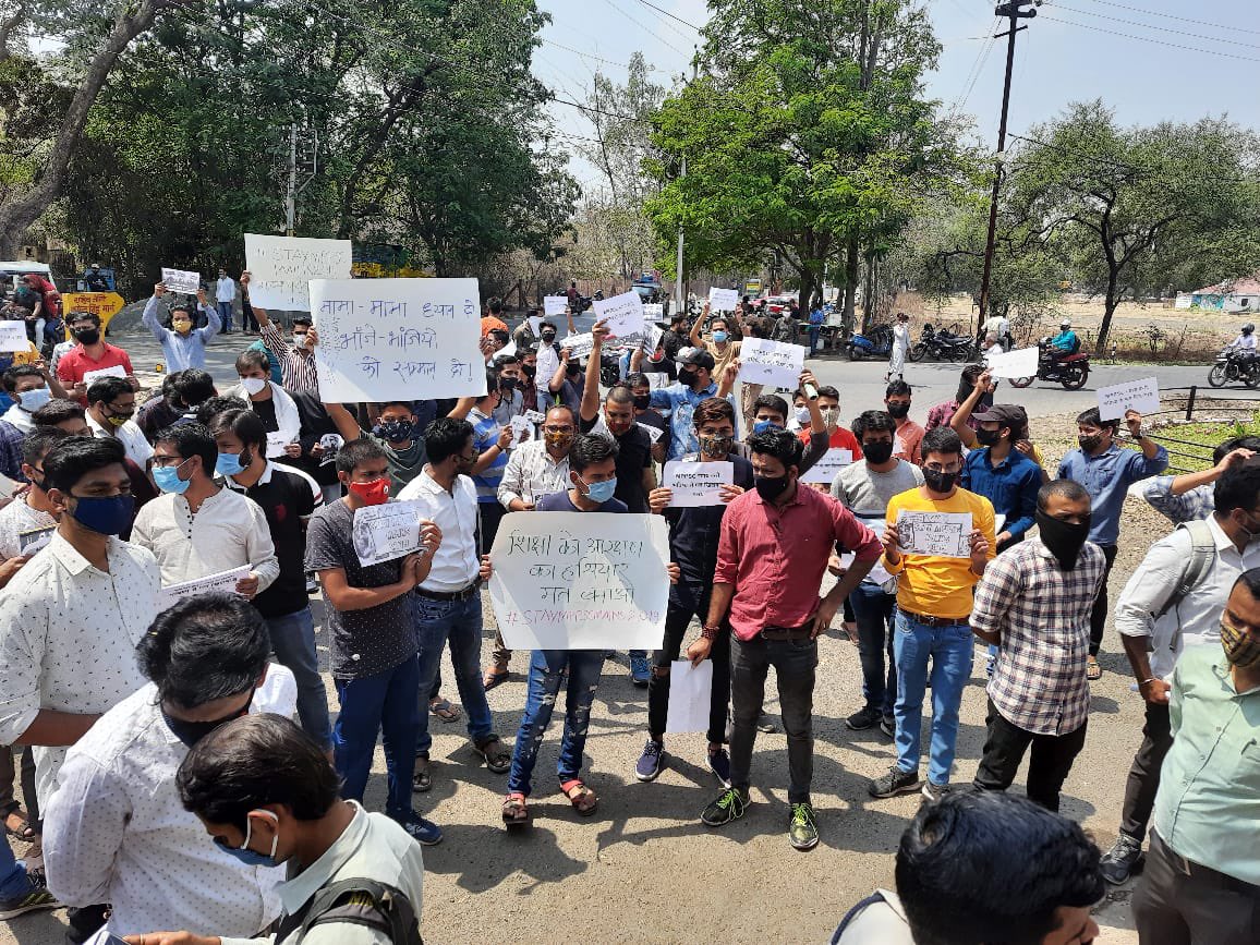 Dheerajdwived69's tweet photo. Replying to @dheerajDwiINC
#UNCONSTITUTIONALMPPSCEXAM
#STAYMPPSCMAINS2019EXAM https://t.co/V546i3wLuW democratic country MEI aisa ho. our freedom fighter who sacrificed their life for freedom were useless