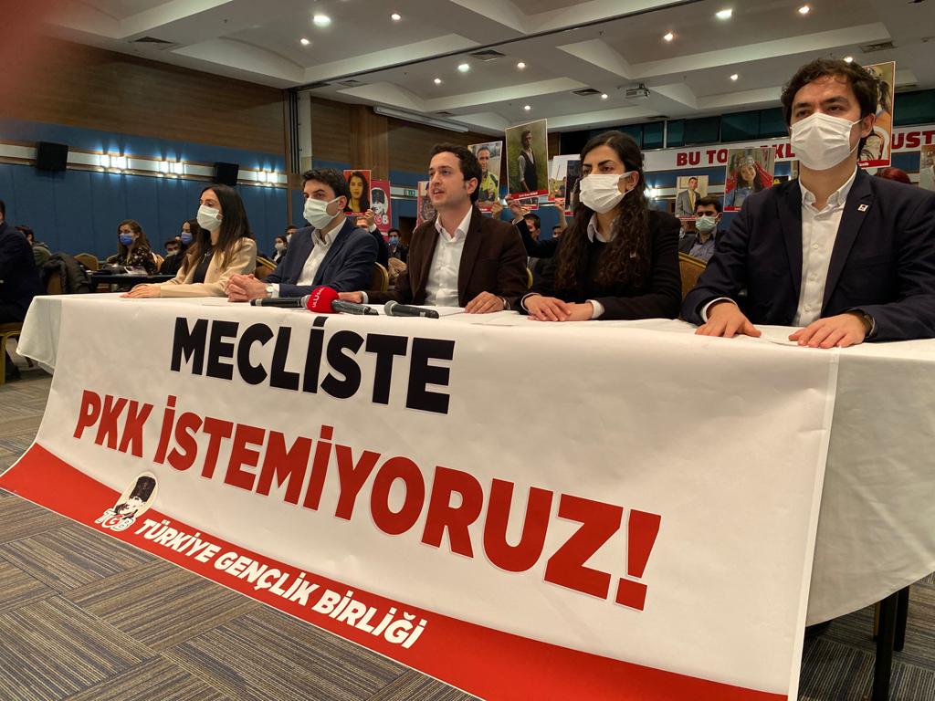 KAPATIYORUZ ❗

Milletimiz, HDP'yi önce Diyarbakır Annelerinin verdiği mücadele ile sonra Türk gençliğinin kararlılığı ile kapattı.

HDP şimdi Türk yargısının vereceği kararla kapanacak.

#MeclisteTeröristİstemiyoruz 🇹🇷