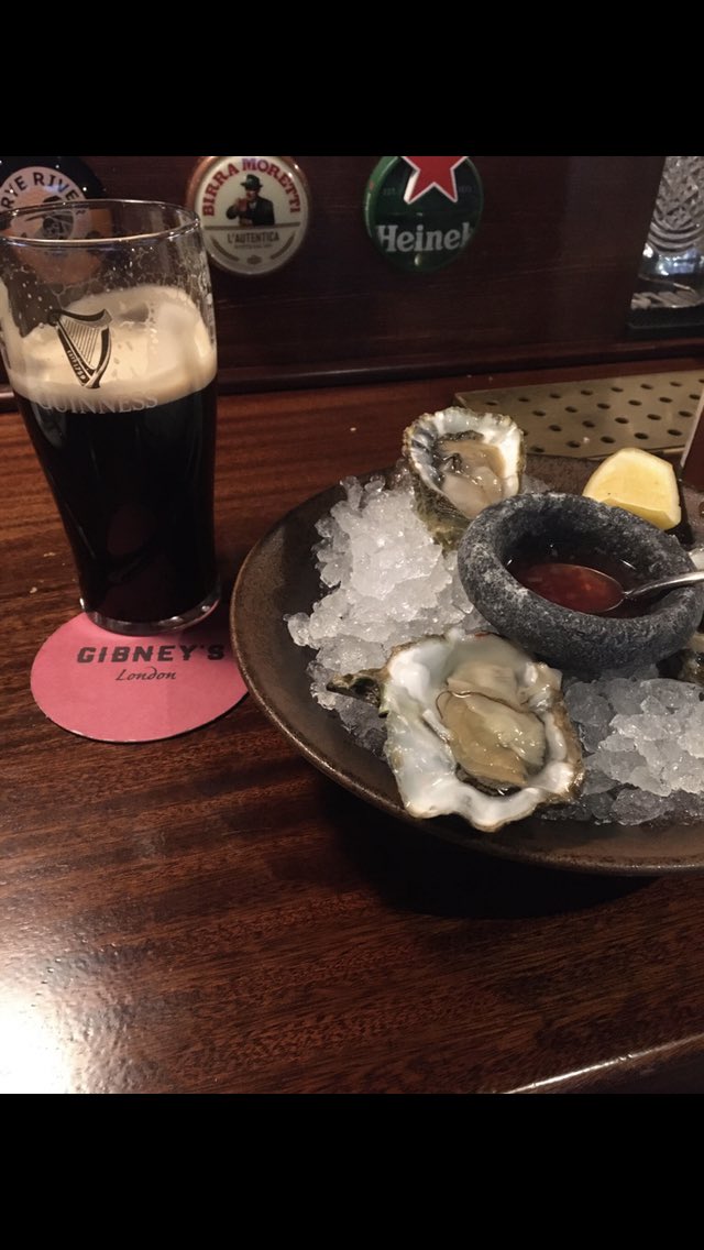 Happy St Patrick’s Day boys and girls!! This time last year I stopped off from work for a swifty at @chefcorrigan new place to mark the day, ‘‘twas delightful. The city was a ghost town, still is, but the future is bright 🌞
