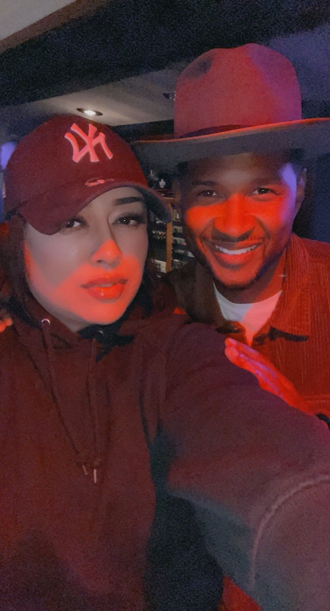 QueenPheena's tweet photo. #usher #recordingstudio #westhollywood Congrats @Usher on the new baby girl &amp; nice to see you ✈️ https://t.co/8567rv93MC