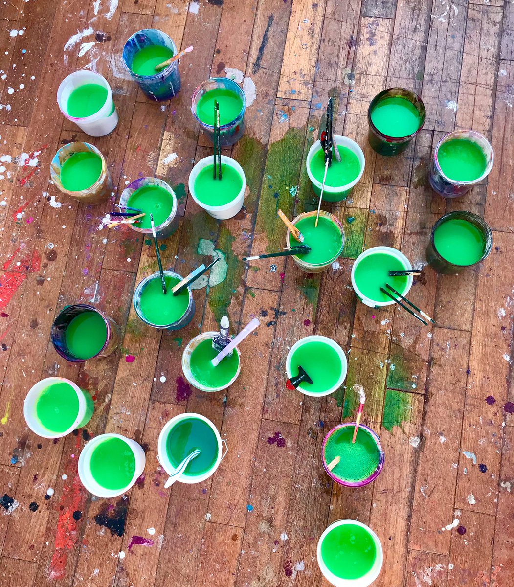 St. Patrick has got me painting again ... !!! 👍☘️😃☘️👍 Happy St. Patrick’s Day ... time for an Irish coffee now I think ... 😉👍
.
.
.
#stpatricksday #green #shamrock #Ireland #colour #paint #energy #creativity #uplifting #positivity  #resilience #story #memory #art #Studio