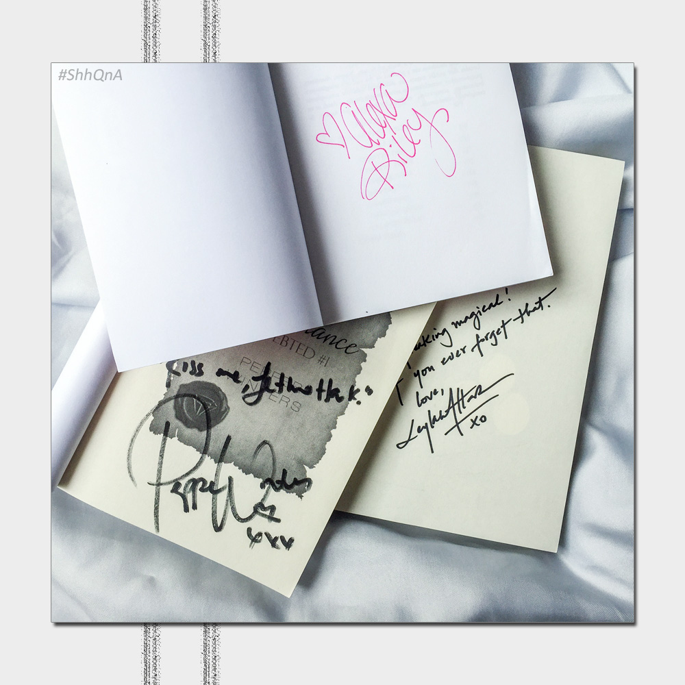 Shh_group's tweet photo. #ShhQnA
🖋 Signed books are very precious to #BookLovers. Do you have any? Which one was your first and how did you get your hands on it?
#ShhGroup #BookCommunity #RomanceReaders #BookTalk #BookishTalk https://t.co/plqGnxyky3