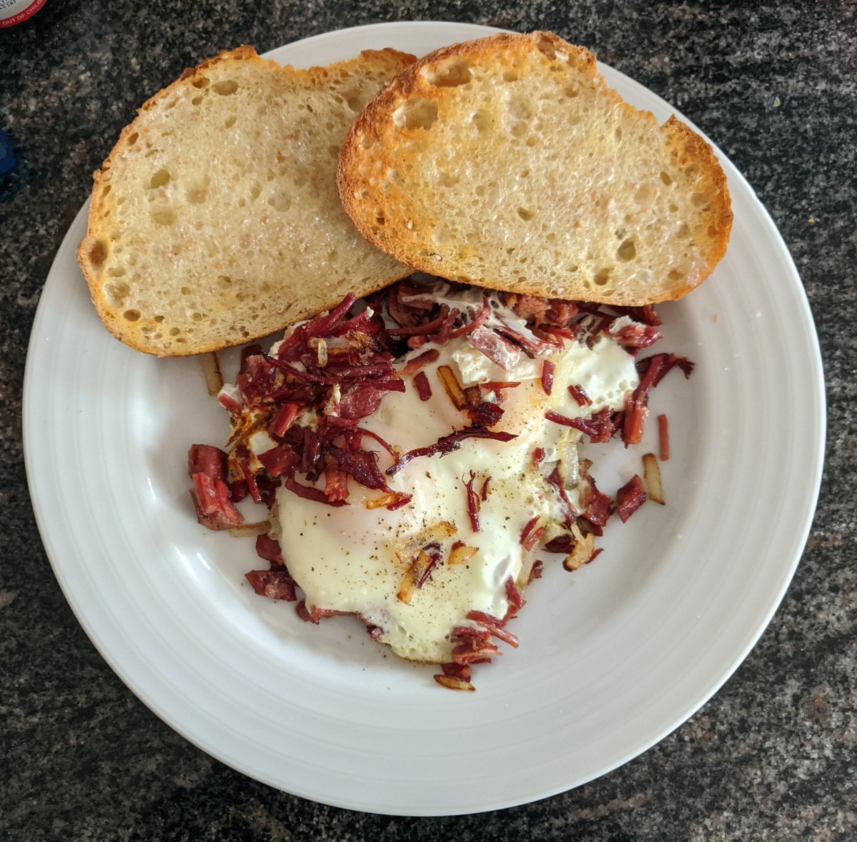 Quasi Irish breakfast with leftover corned beef from Sunday! Unbelievably delicious 😋