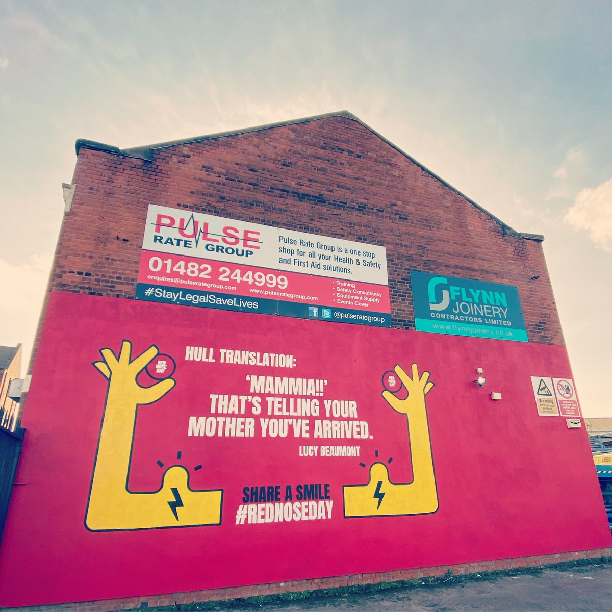 The second mural painted in Hull by <a href="/_SprayCreative/">Spray Creative</a>
 for <a href="/comicrelief/">Comic Relief</a> has now been finished. The piece features a Hull-themed joke by @LucyABeaumont. (Picture from @flynnjoinery)