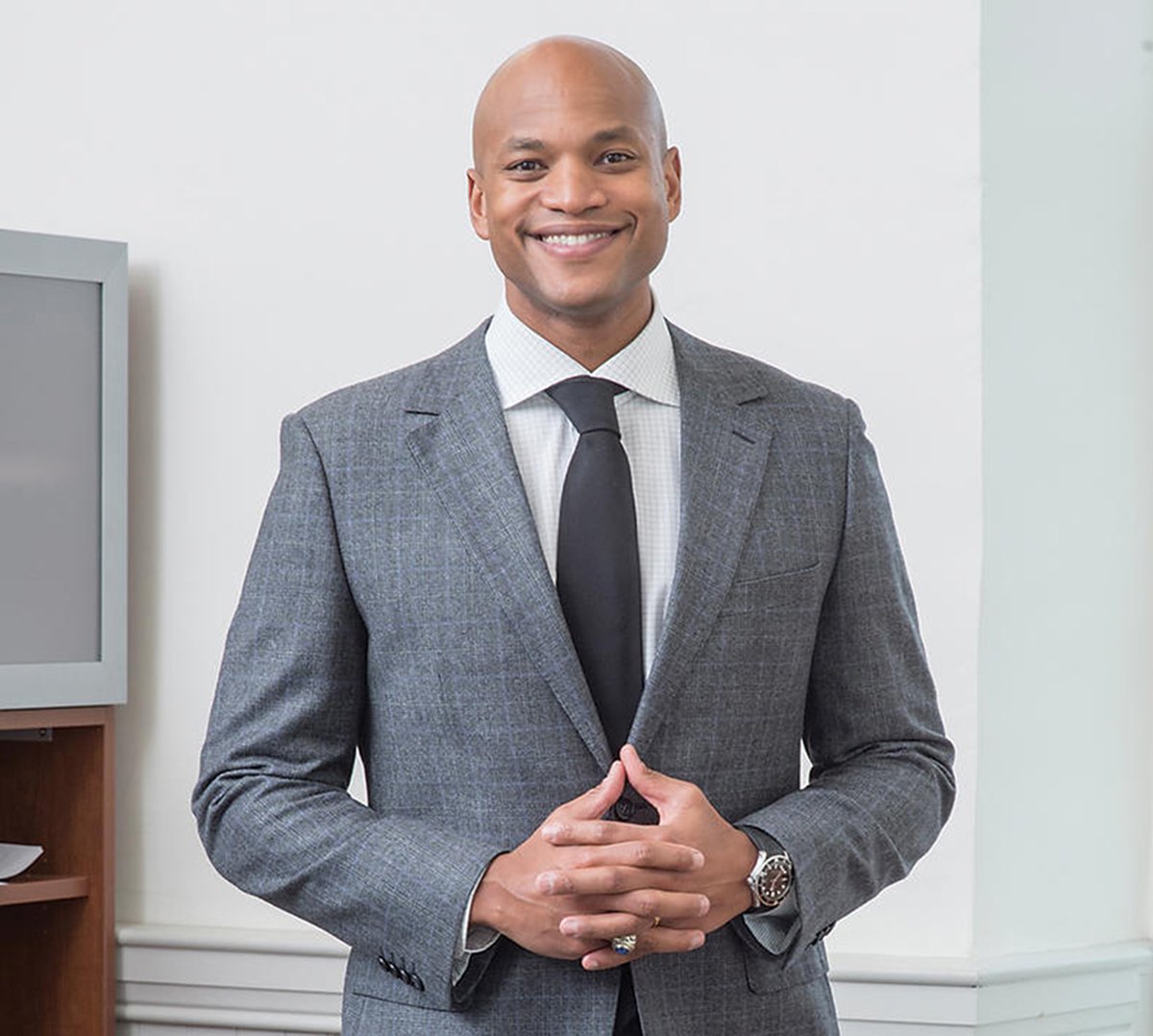 NewEngCollege's tweet photo. Wes Moore Announced as @NewEngCollege's 2021 Commencement Speaker: Combat veteran, best-selling author, and social entrepreneur will speak at a virtual ceremony honoring 2020 and 2021 graduates. https://t.co/R4mIx2Kf4u https://t.co/eXhLhnl0Ad