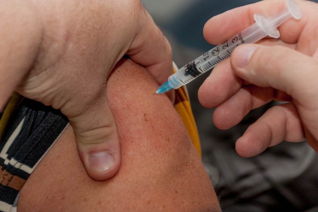 The province’s AstraZeneca primary care pilot program, seeing local physicians vaccinate healthy 60 to 64-years-olds, is underway in the Wellington-Dufferin-Guelph public health region. @kaykreutz has all the details on our site - 887theriver.ca/2021/03/ontari…