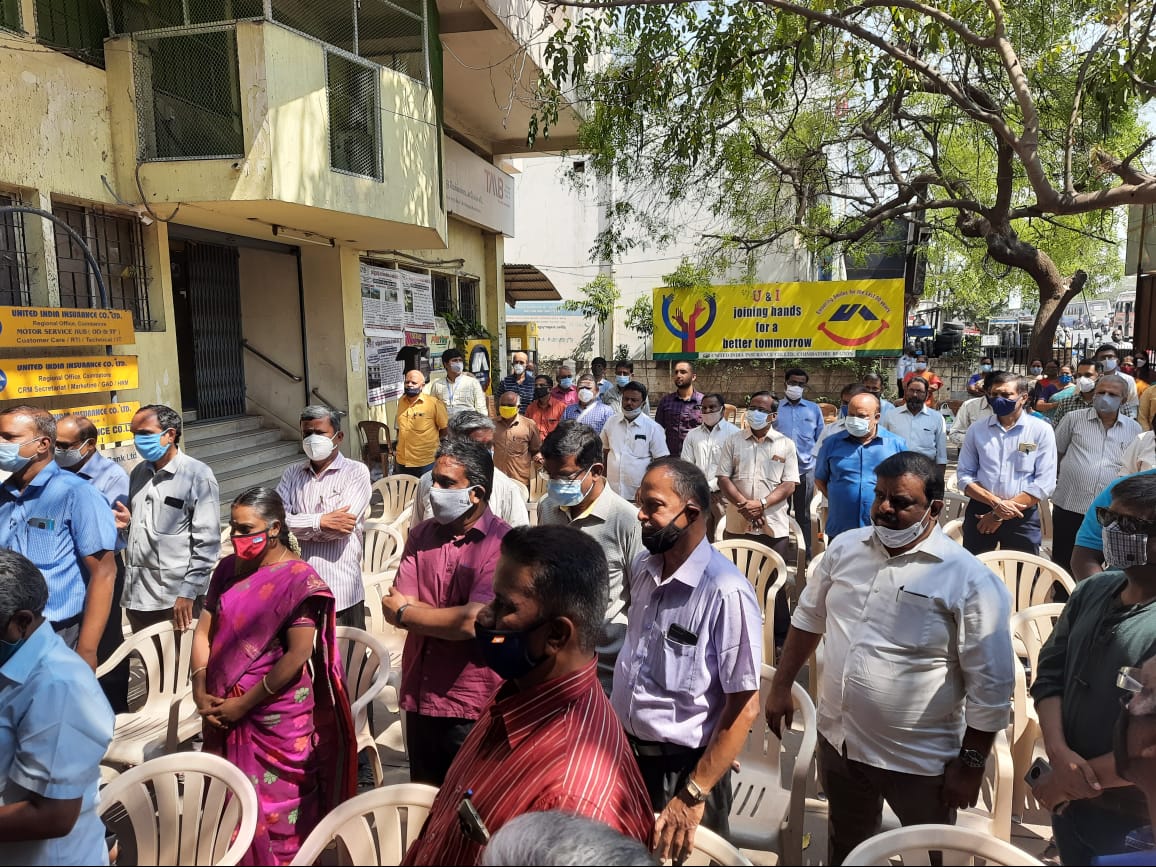 InsuranceStrike's tweet image. All the Public Sector General Insurance employees have UNITED to Fight the evil of PRIVATISATION. 
#insurers_on_strike
#stop_selling_india 
#InsuranceStrikeAgainstPrivatisation 
#InsuranceStrike