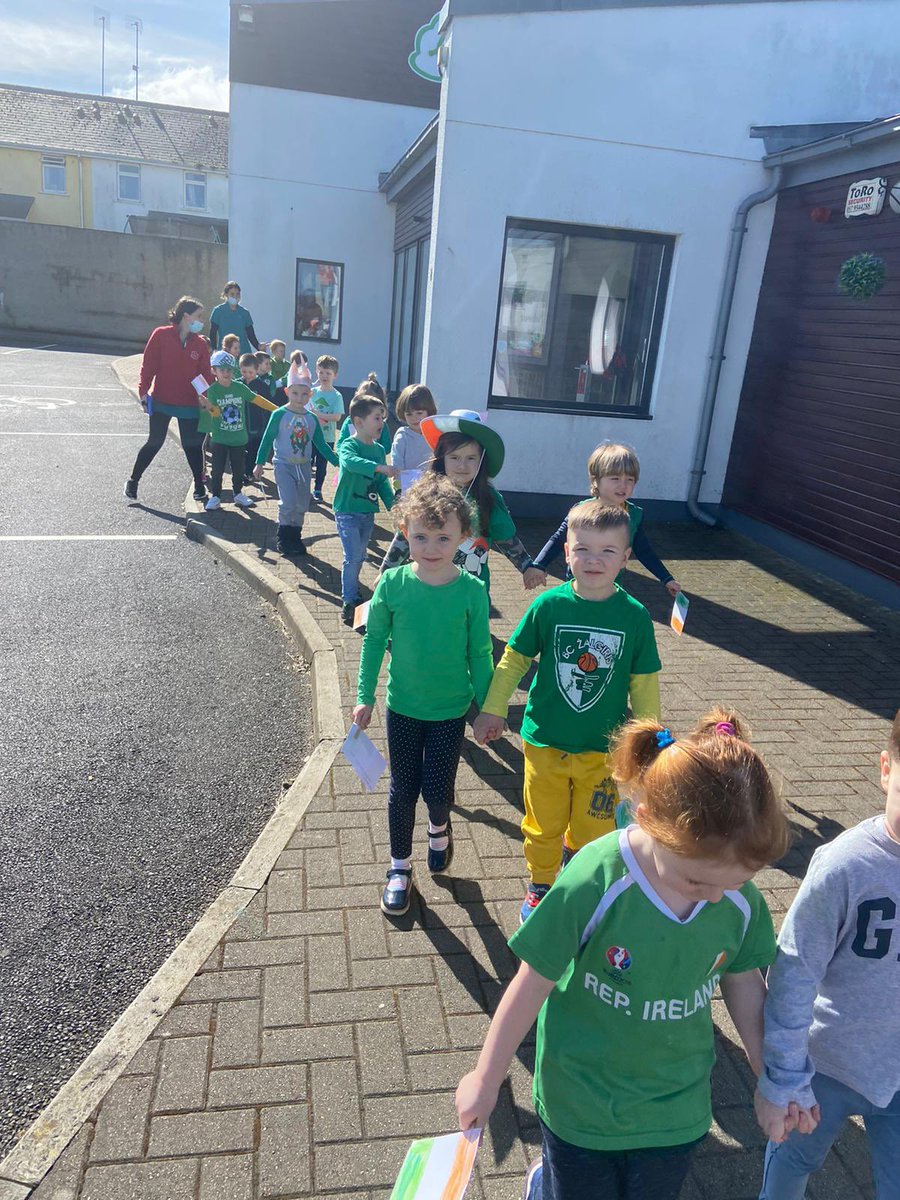 GrovelandsChild's tweet photo. ☘️💚Not our usual St Patrick’s Day Parade but marking the occasion nonetheless 💚☘️ #RTEVirtualParade https://t.co/9Zzrpcj9pt