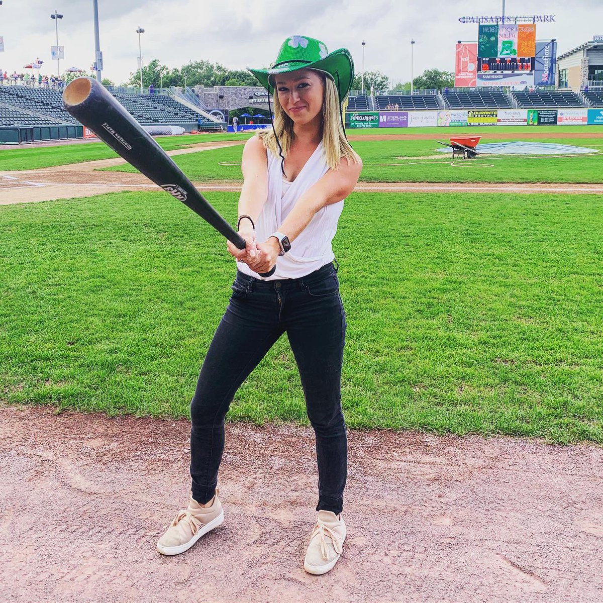 ArielEpstein's tweet photo. #StPatricksDay vibes only. https://t.co/TWBDfOJ4UZ