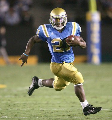 BerryZeke's tweet photo. Blessed to receive an offer form the university of UCLA @brian_ohana5 @BrandonHuffman @KTPrepElite @dlsfootball17 https://t.co/0HKIskBqC9