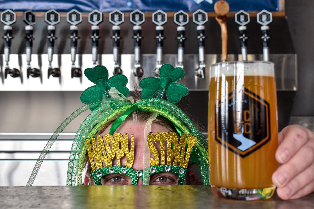 DualCitizenBrew's tweet photo. 🍀Happy St. Patrick’s Day🍀
•
•
We may not have any green beer but we certainly do have plenty of great beer! Our taproom is open 3-9pm today. Come celebrate with us! 

#dcbc #dualcitizenbrewing #mnbreweries #drinklocal #supportsmallbusiness https://t.co/rz6rSOJhbe