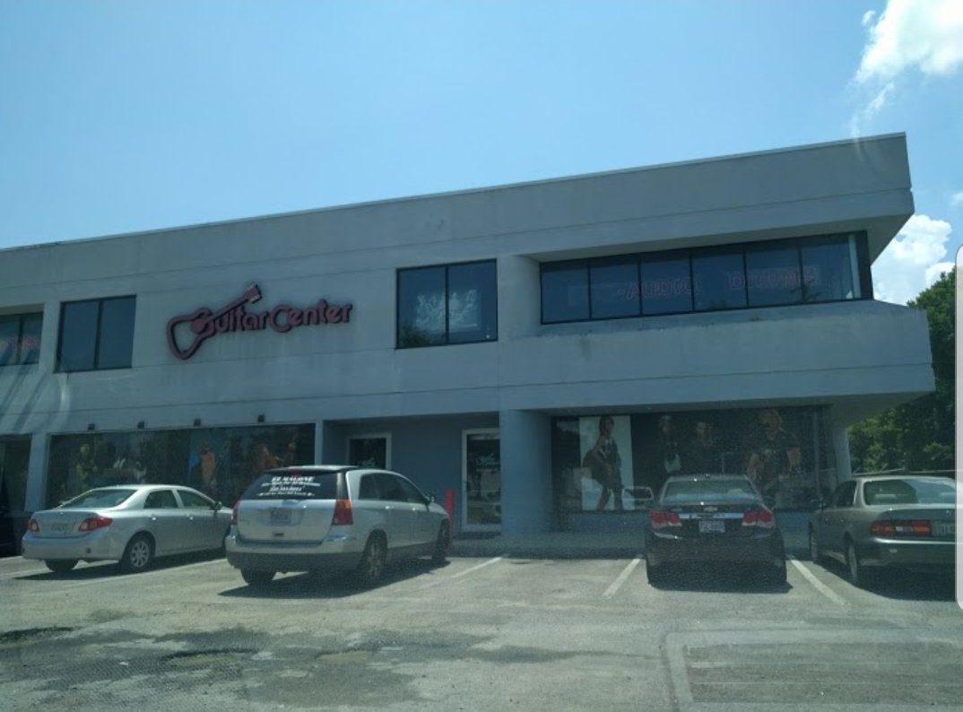 VIRGillRAY's tweet photo. Direct deposit: $1400

Me at @guitarcenter: How's the guitar outside sound? #stimmy https://t.co/JtLT8wFPhL