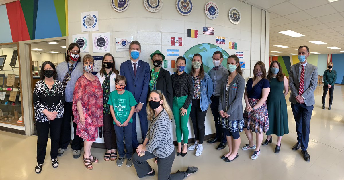 Consulate General of France in Louisiana 🇫🇷🇪🇺 (@francelouisiana) on Twitter photo Quelle meilleure occasion que cette #SemaineDeLaFrancophonie pour remettre le label 🇫🇷 France Éducation 🧑🎓 à <a href="/brflaimschool/">brflaimschool</a> ce matin!
Bravo à toute l’équipe!👏
#brflaimrocks #lâchepaslapatate Quelle meilleure occasion que cette #SemaineDeLaFrancophonie pour remettre le label 🇫🇷 France Éducation 🧑🎓 à <a href="/brflaimschool/">brflaimschool</a> ce matin!
Bravo à toute l’équipe!👏
#brflaimrocks #lâchepaslapatate