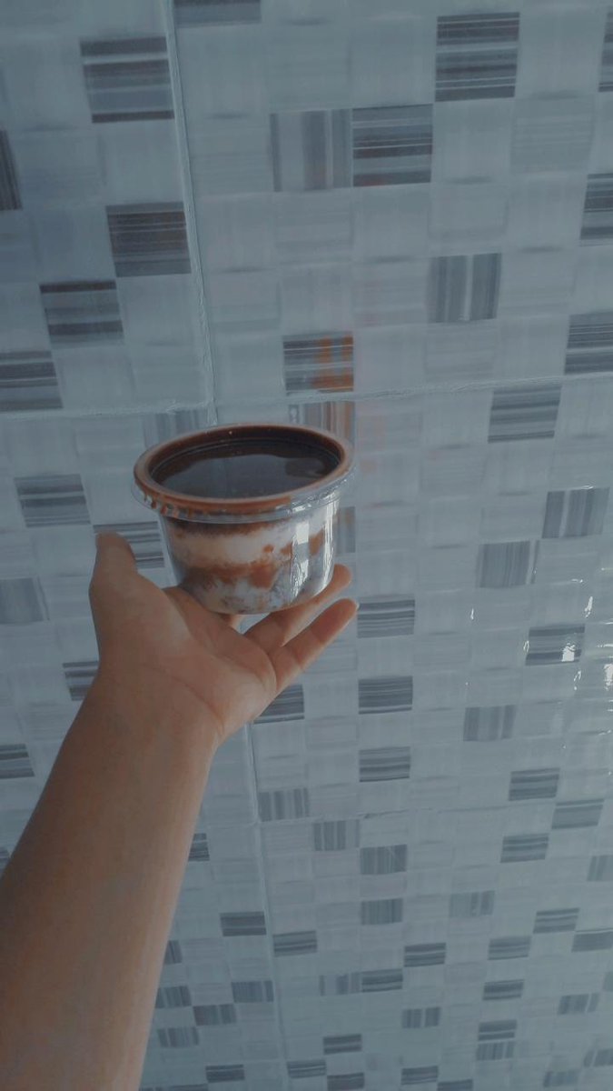Mika97909901's tweet photo. Ola boa tarde meus amores, venho aqui pra mostrar a vocês o trabalho da minha mãe e o meu, sabores: limão, chocolate c pedaço de chocolate, choconiho c ganache em cima, valor:5,00,uma coisa eu garanto não vão se arrepender,ajuda a coleguinha aqui 🥰❤️ https://t.co/HR9kCkiHuM