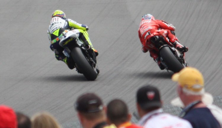 AntonioRamosGP's tweet photo. Valentino Rossi 🇮🇹4️⃣6️⃣
Casey Stoner 🇦🇺2️⃣7️⃣
Laguna Seca 2008
⚡️⚡️⚡️⚡️⚡️⚡️⚡️⚡️⚡️
#SpeedGods https://t.co/8eKGpWkP3e