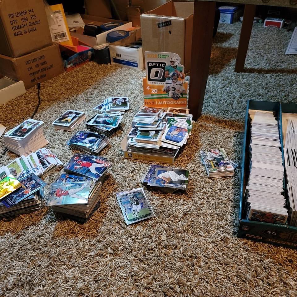 PowerAlleyCards's tweet photo. Getting all my base cards ready to go to the Boys Ranch tomorrow! #poweralleypeeps #thehobby https://t.co/JTqxVNr7bN