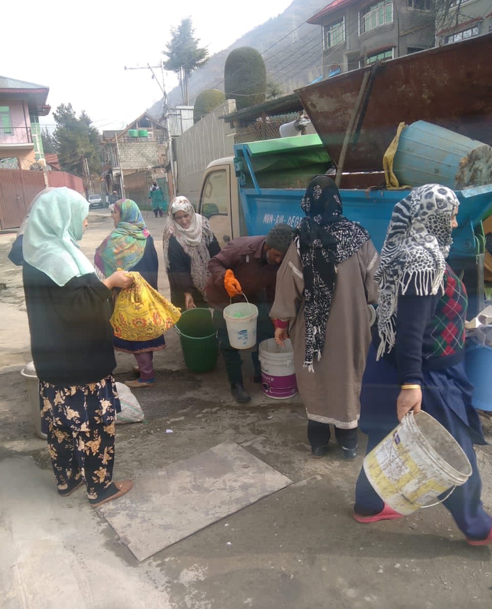 SMC_Srinagar's tweet photo. Door to door segregated waste collection. #LITTERFREE #BINFREE #SRINAGAR
@SwachhBharatGov @diprjk https://t.co/XlVAi8xopx
