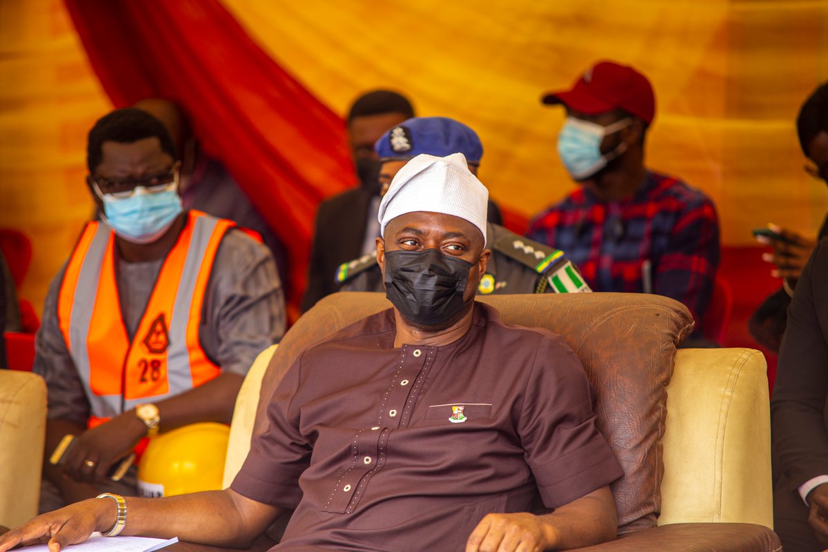 seyimakinde's tweet photo. We flagged off the construction of a 65-metre flyover at General Gas, Ibadan, earlier today. The contract has been re-awarded to Peculiar Ultimate Concerns Ltd at the cost of N1.058b. It will be funded using the Alternative Project Funding Approach and the duration is 6 months. https://t.co/8UemHGhFdS