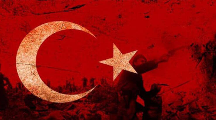 Ölüm indirmede gökler, ölü püskürmede yer;
O ne müdhiş tipidir: Savrulur enkâz-ı beşer...
Kafa, göz, gövde, bacak, kol, çene, parmak, el, ayak,
Boşanır sırtlara, vâdîlere, sağnak sağnak...

#18MartZaferi