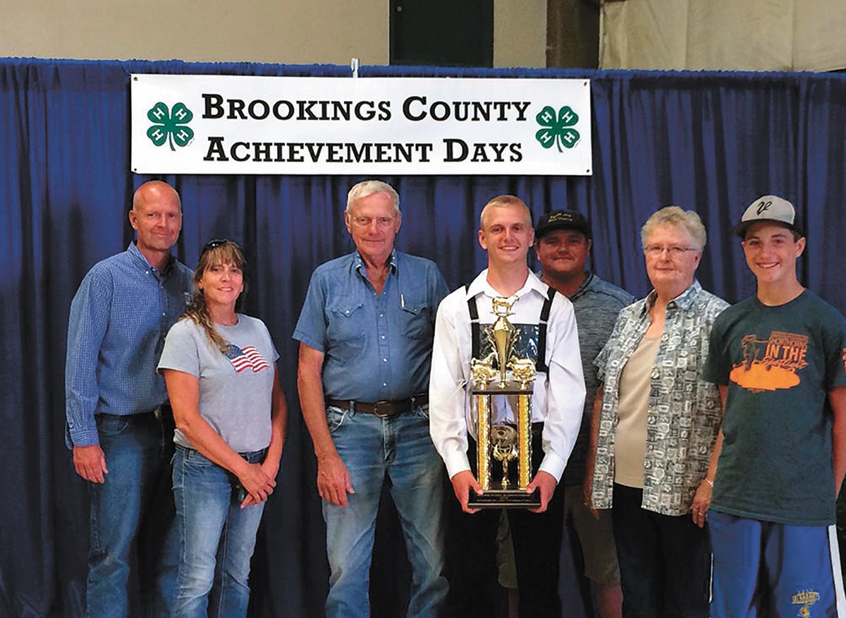 theCBW's tweet photo. Kevin Vander Wal named 98th SDSU Little International honored Agriculturalist. #SDSU #LittleI #SouthDakota
https://t.co/mycLP7ZKNX https://t.co/fetBdBSUnh